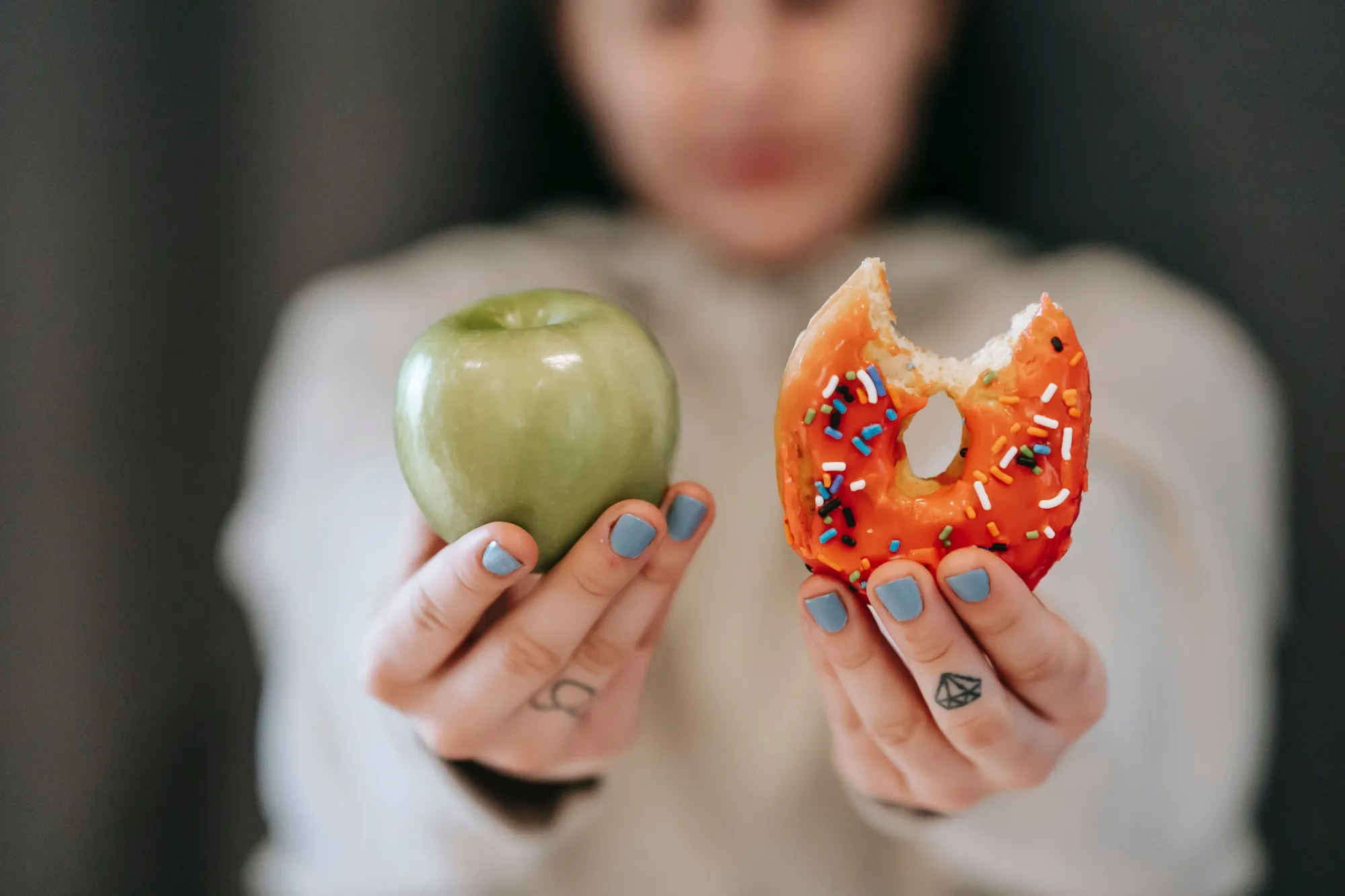 Apple vs Donut
